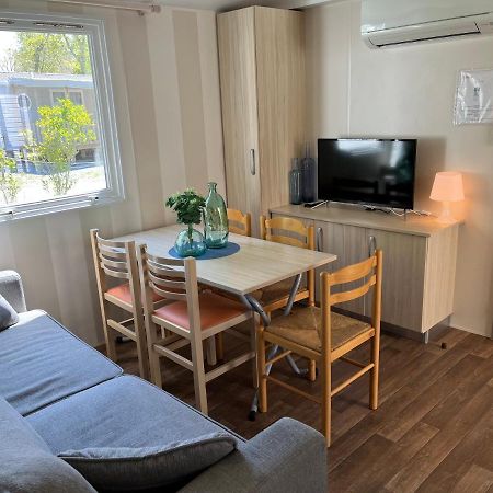 Mobil-Home Climatise Avec Piscine Aureilhan  Bagian luar foto